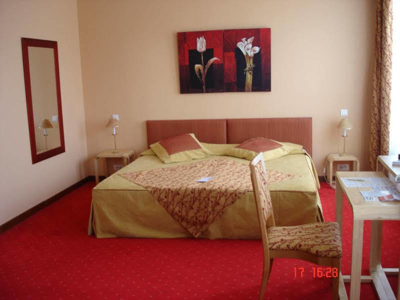 Brit Hotel Essentiel Pontivy Robic Eksteriør billede